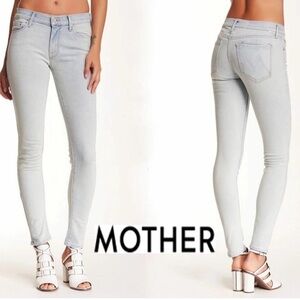 MOTHER Denim Looker Skinny Jeans in Chambray 26